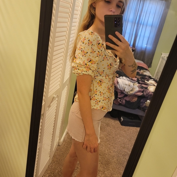 No Boundaries floral Shirt - Picture 7 of 8